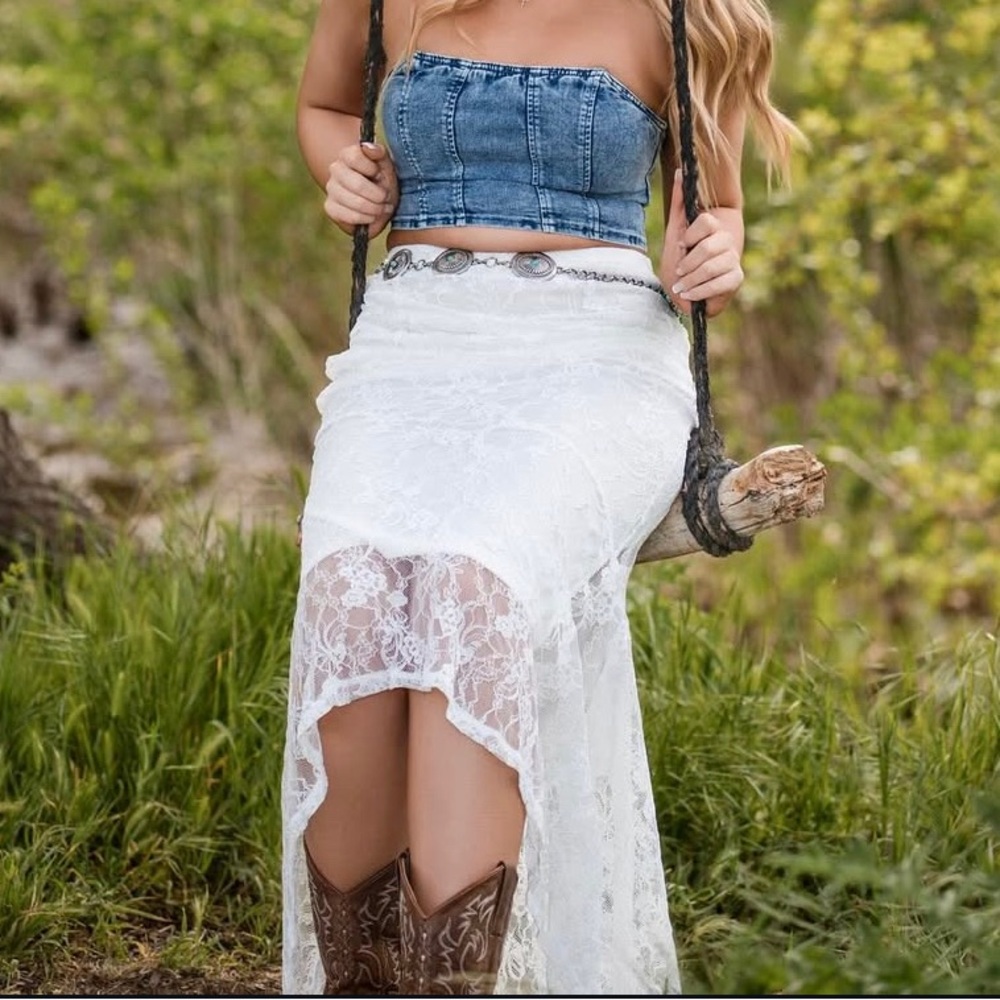 Elegant White Lace Skirt